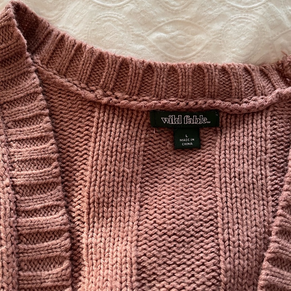 Winter essential: cozy muted pink sweater - Picture 5 of 9